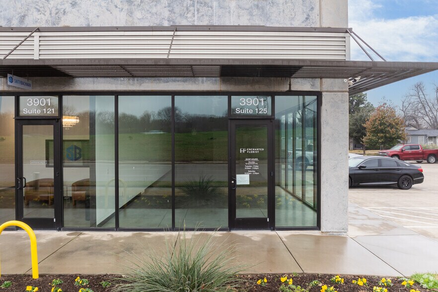 More Photos Of 3901 West Fwy, Fort Worth Office For Lease