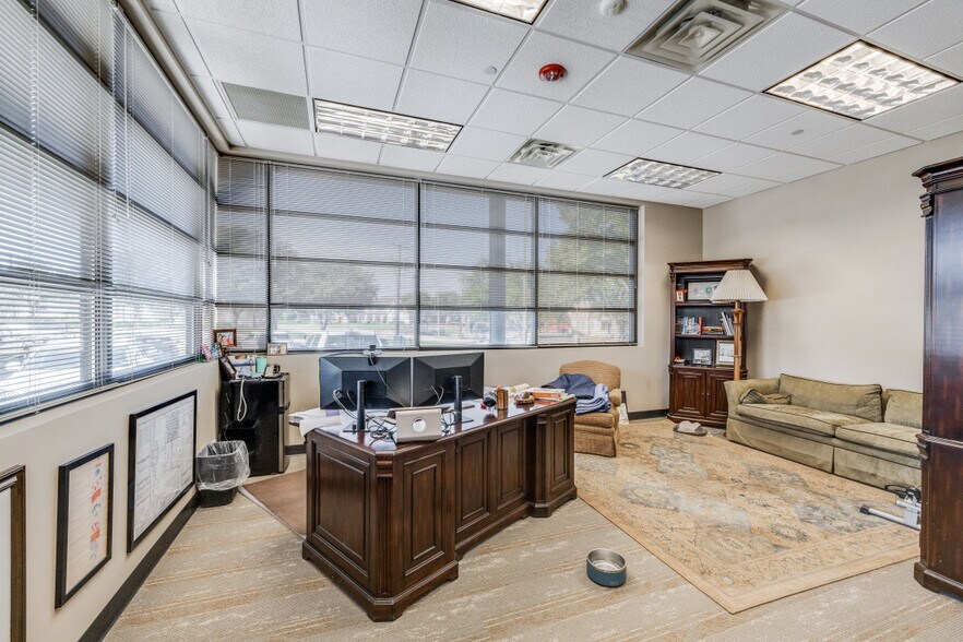 More Photos Of 1900 Country Club Dr, Mansfield Bank For Lease