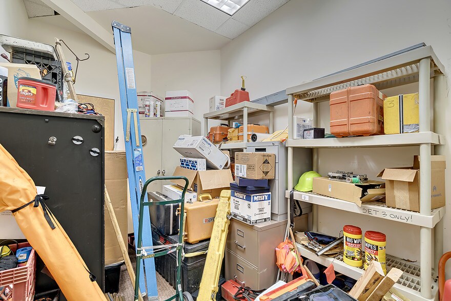 More Photos Of 4229 Lafayette Center Dr, Chantilly Business Park For Sale