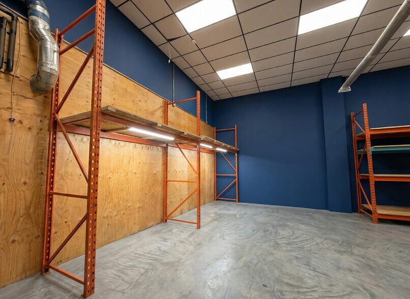 More Photos Of 108 Parkdale Ave N, Hamilton Freestanding For Sale