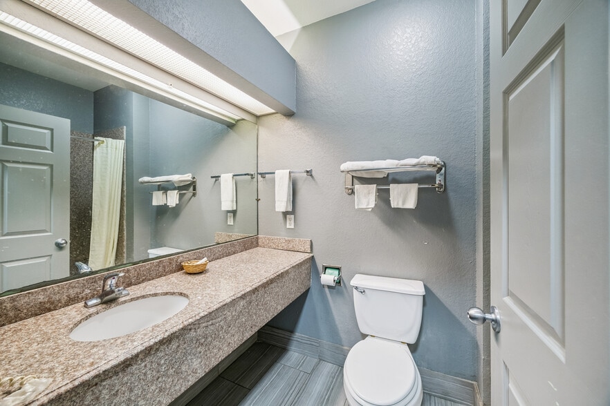More Photos Of 9232 N Highway 146, Baytown Trailer Camper Park For Sale