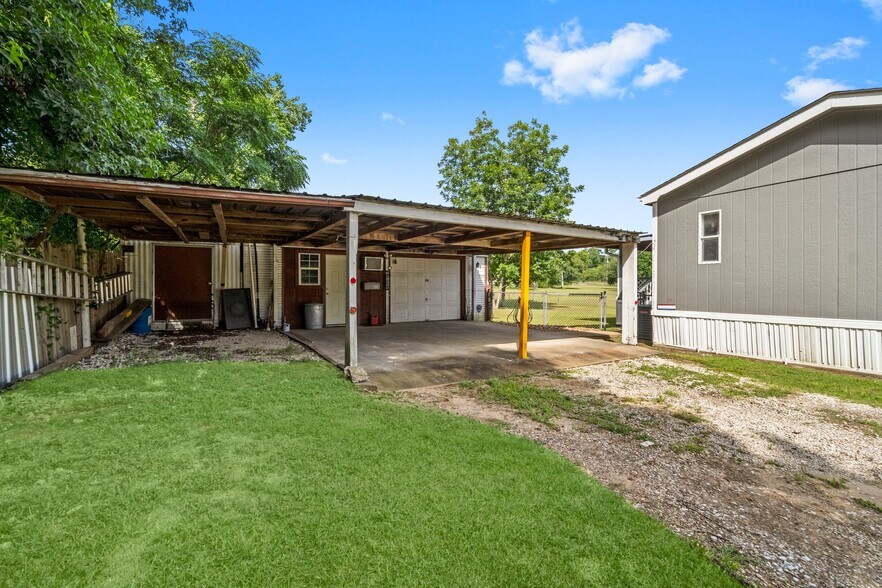 More Photos Of 3318 SH-146S, Livingston Mixed Retail For Sale