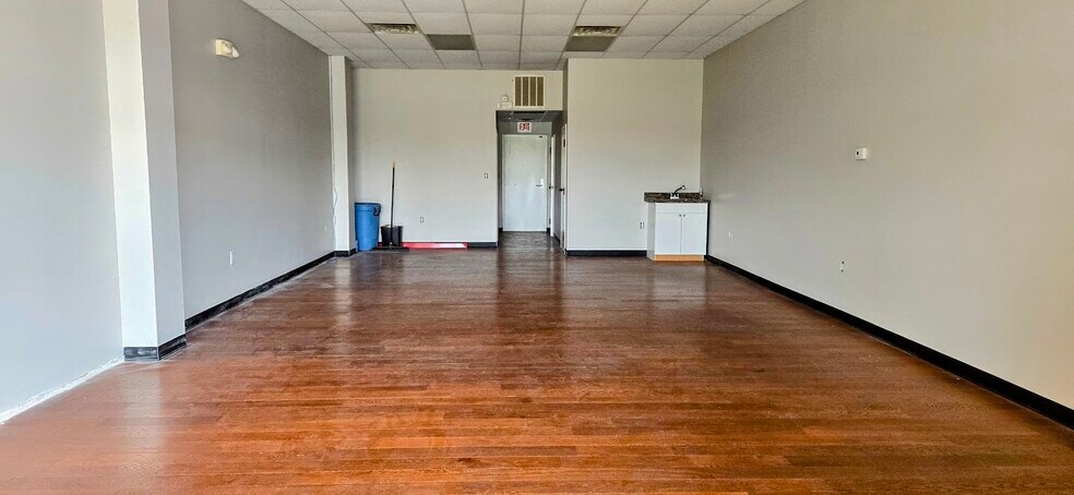 More Photos Of 354-360 Wilson Rd, Sanford Storefront For Lease