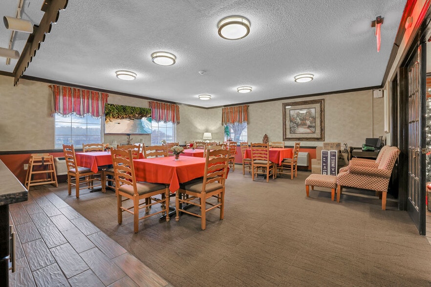 More Photos Of 111 W McCauley Dr, Uhrichsville Hotel For Sale