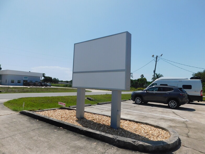 More Photos Of 5060 Industry Dr, Melbourne Manufacturing For Lease