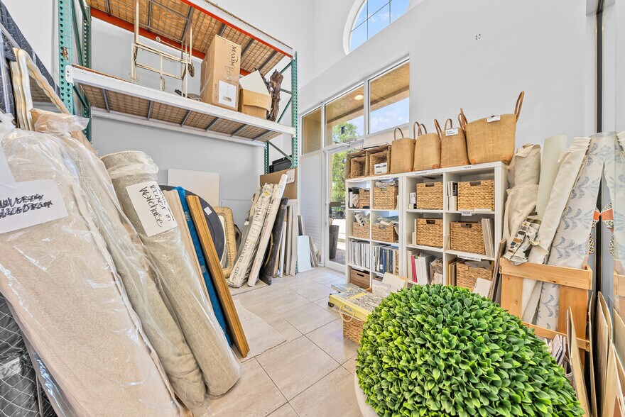 More Photos Of 5780 Taylor Rd, Naples Showroom For Sale