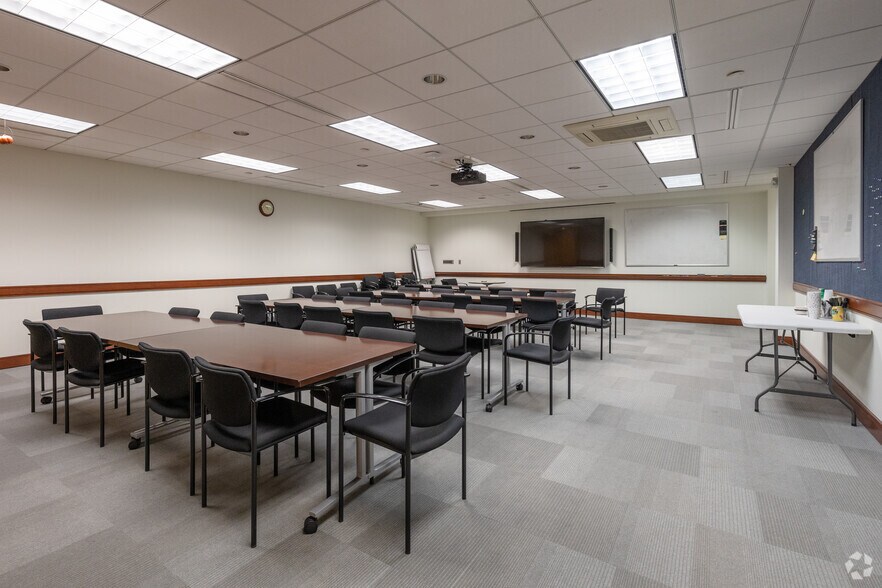 More Photos Of 10 Waterview Blvd, Parsippany Office For Sale