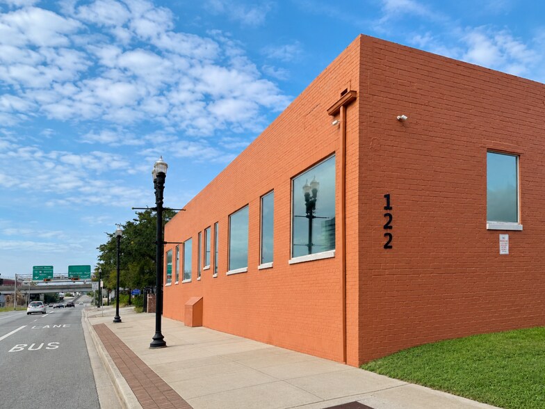 More Photos Of 122 Jefferson St, Jacksonville Office For Lease