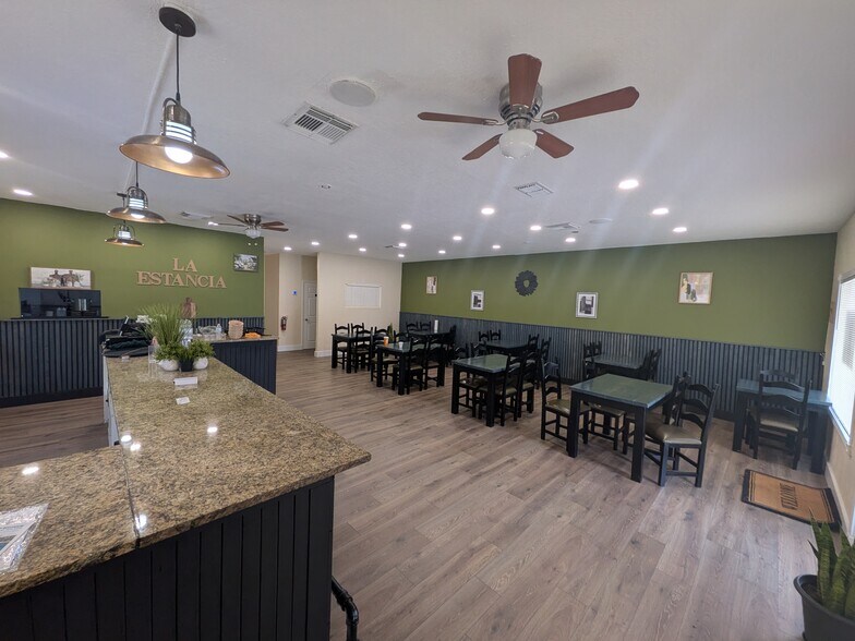 More Photos Of 10901 SE US Highway 441, Belleview Storefront Retail Office For Lease