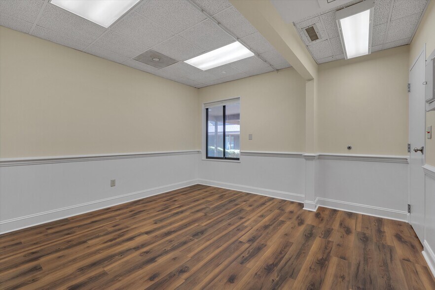 More Photos Of 1904 Front St, Durham Medical For Lease