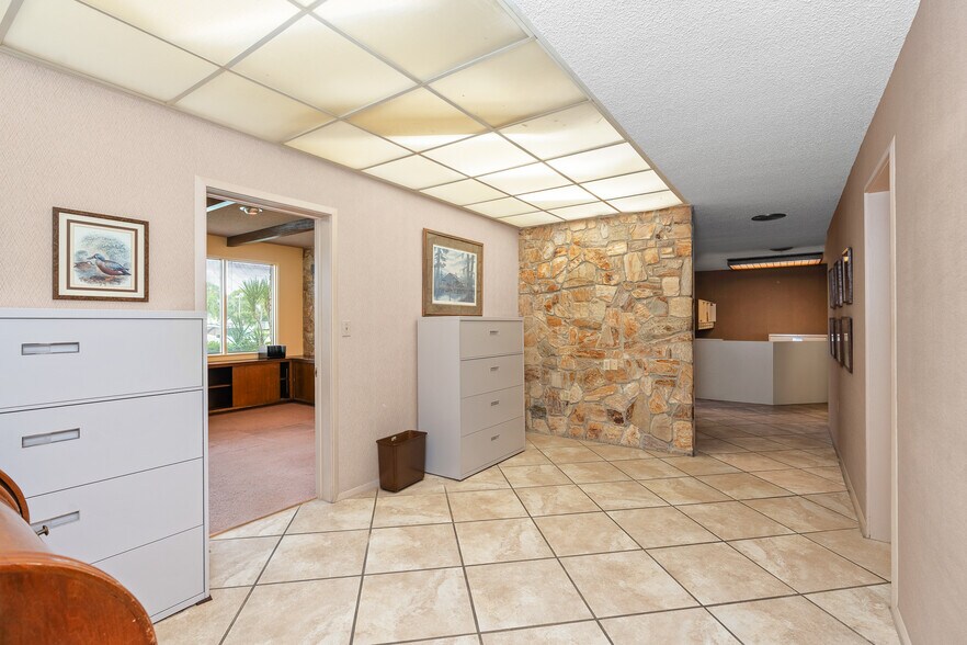 More Photos Of 2165 15th Ave, Vero Beach Office For Lease