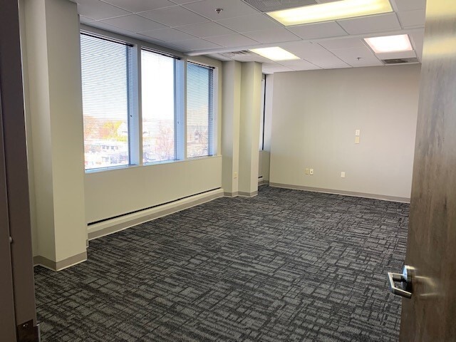 More Photos Of 755 Commerce Dr, Decatur Medical For Lease