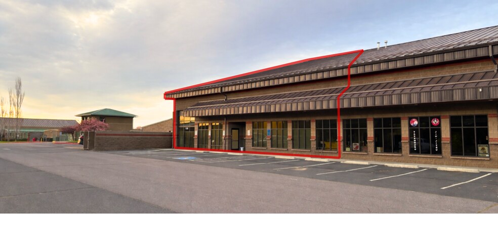 More Photos Of 63056 NE Lower Meadow Dr, Bend Light Distribution For Lease