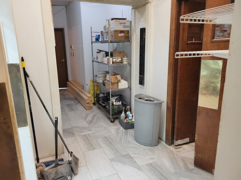 More Photos Of 90 E Jefferson St, Franklin Specialty For Lease