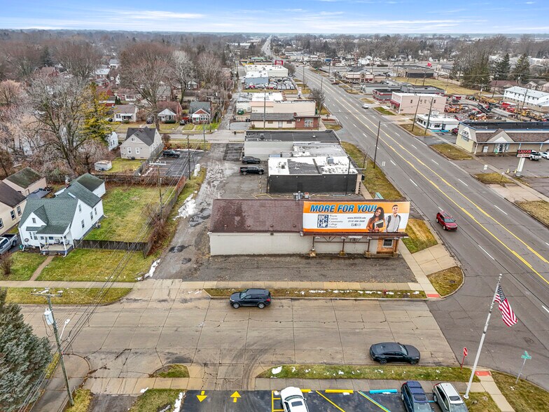 More Photos Of 26905 Plymouth Rd, Redford Township Freestanding For Lease