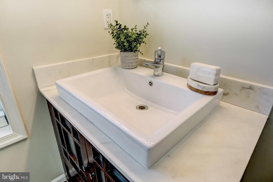 More Photos Of 1125 S Charles St, Baltimore Storefront Retail Residential For Sale