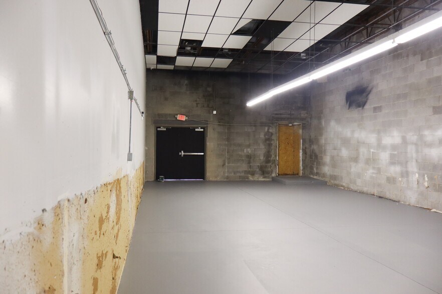 More Photos Of 912 N Dixie Ave, Elizabethtown Self Storage For Sale