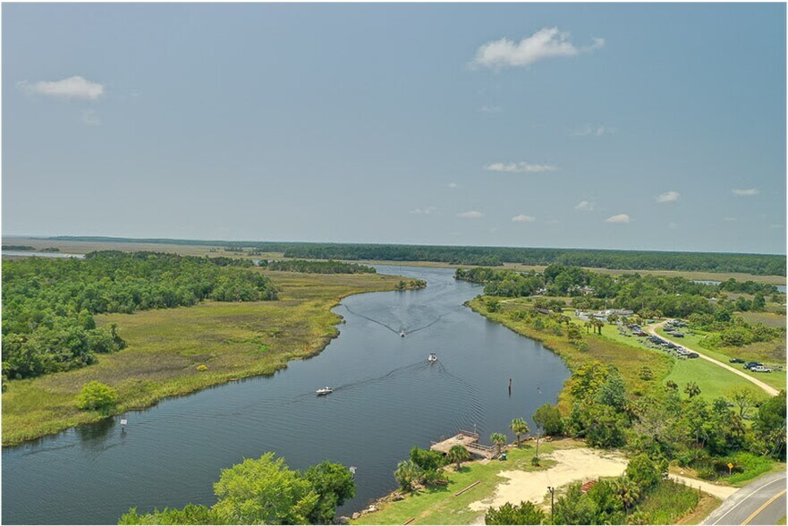 More Photos Of 69 Riverside Dr, Crawfordville Restaurant For Sale