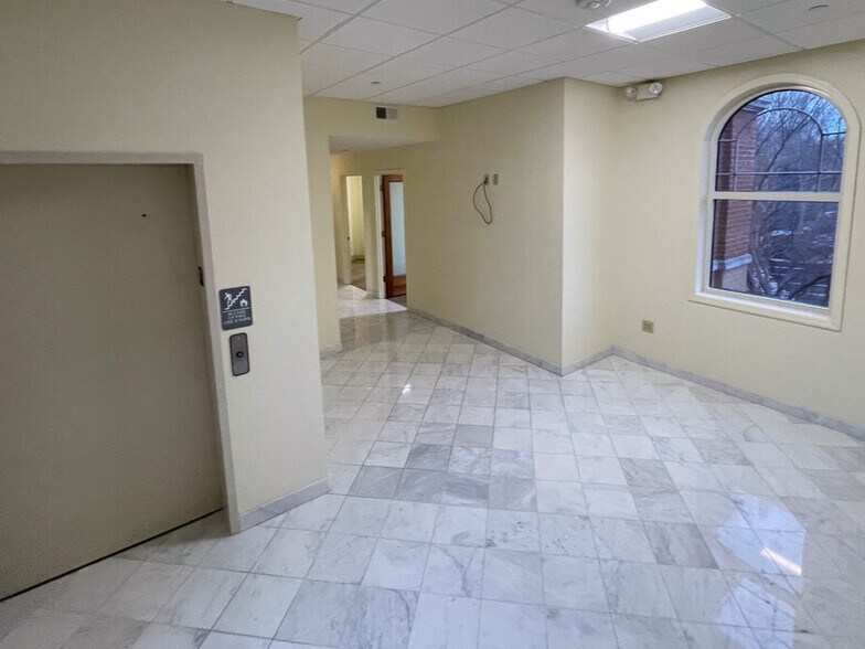 More Photos Of 2216 Abbott Martin Rd, Nashville Bank For Lease