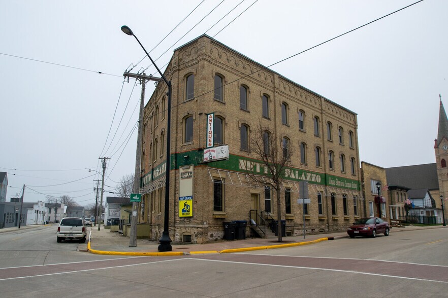 More Photos Of 300 4th St, Algoma Apartments For Sale