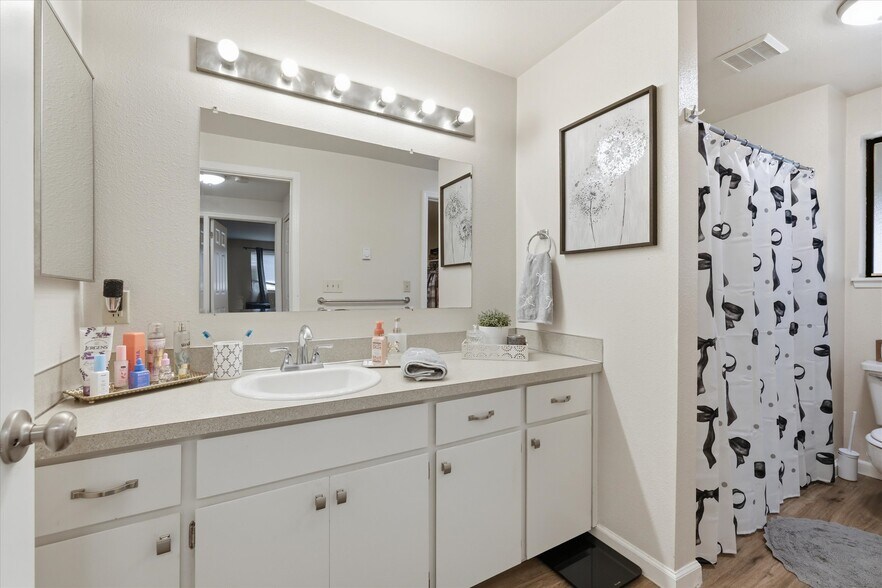 More Photos Of 1601-1607 Bonney Ave, Sumner Apartments For Sale