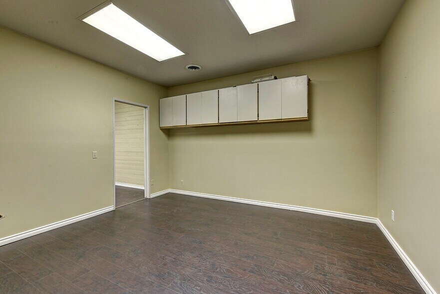 More Photos Of 586 Leon Av, Kelowna Office For Lease