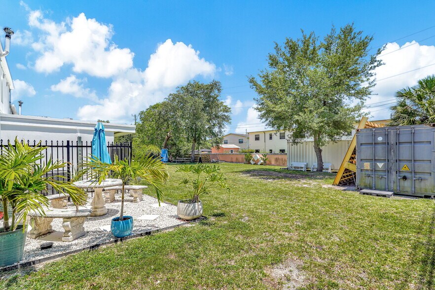 More Photos Of 798 NW 62nd St, Miami Service Station For Lease