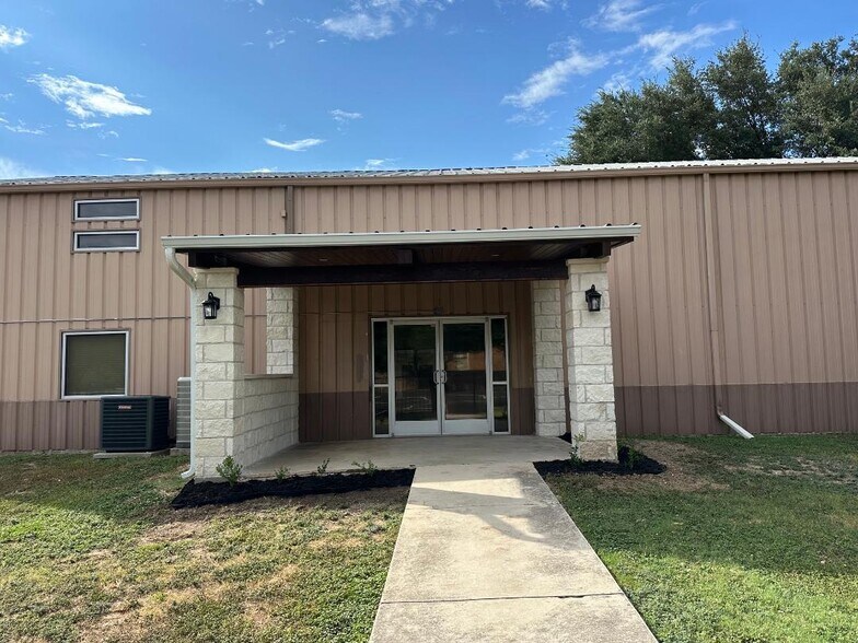 Primary Photo Of 400 Uhland Rd, San Marcos Unknown For Lease
