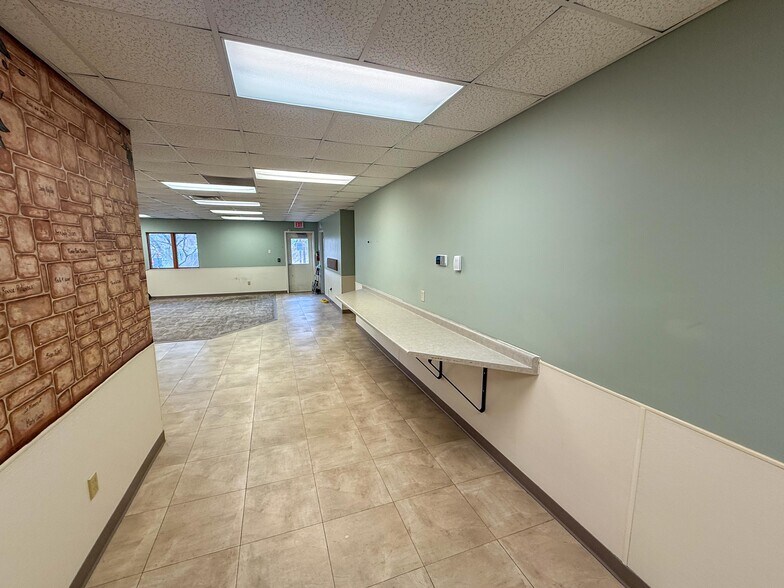 More Photos Of 3139 41st St NW, Rochester Office For Sale