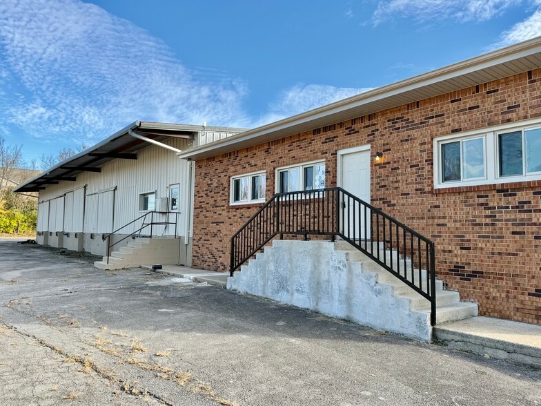 More Photos Of 237 James St, Gallatin Warehouse For Lease