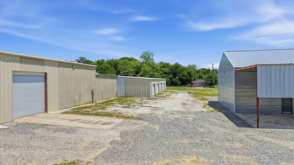 More Photos Of 224 E Cottage St, Sherman Warehouse For Sale