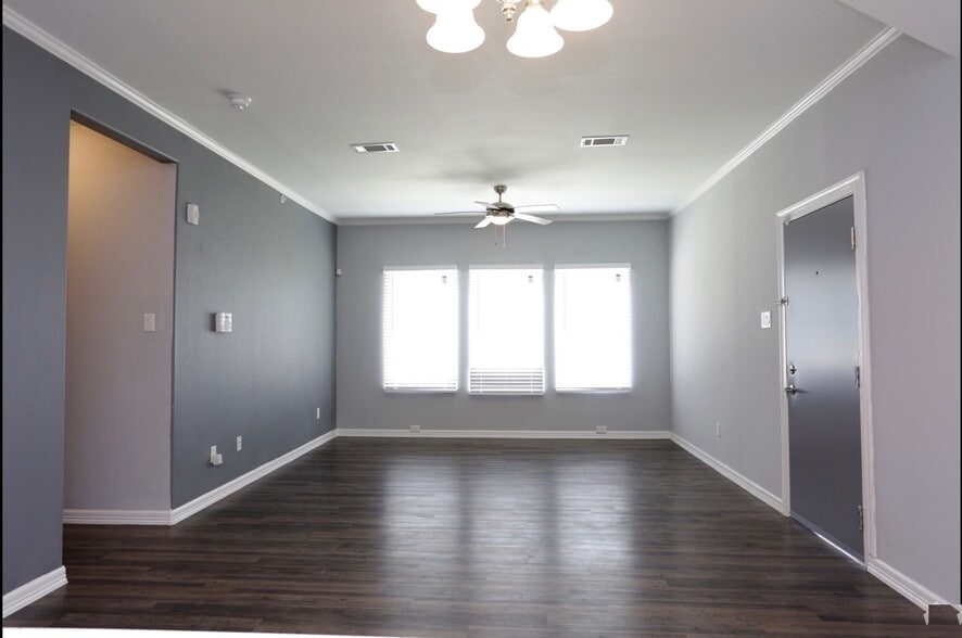 More Photos Of 2604 Avenue K, Bay City Apartments For Sale