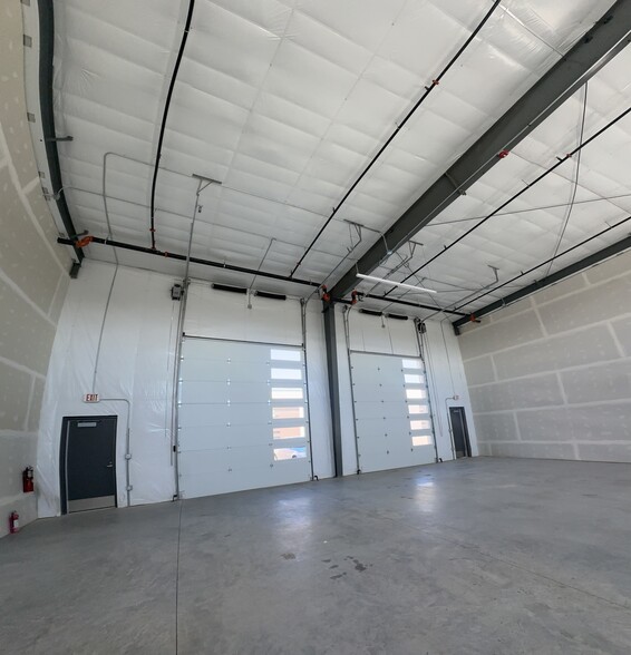 More Photos Of 13833 E Briarwood Ave, Centennial Light Distribution For Lease