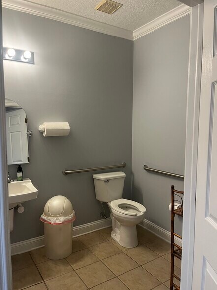 More Photos Of 7855 Argyle Forest Blvd, Jacksonville Office For Sale