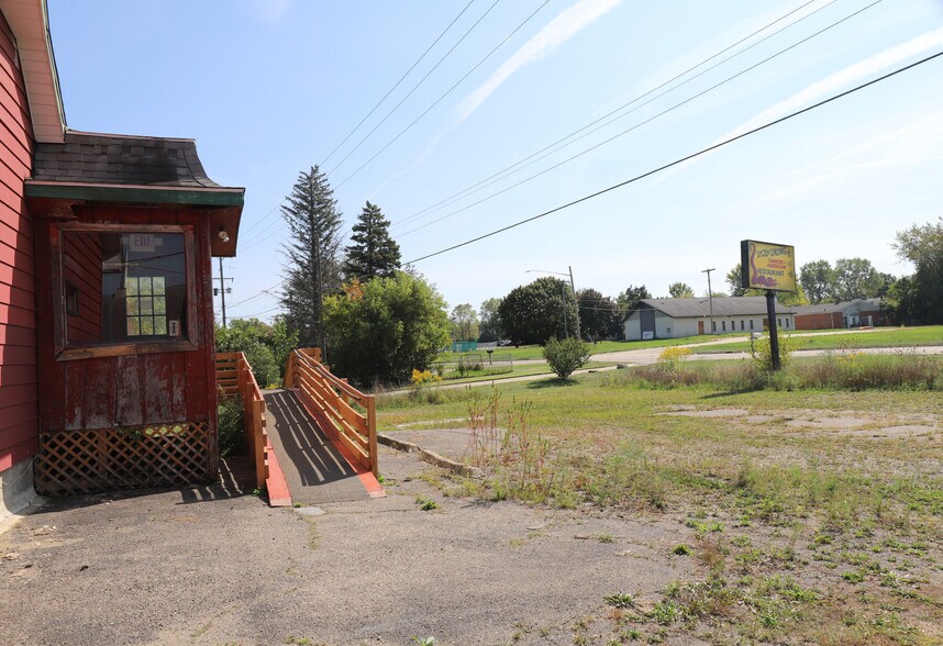 More Photos Of 2246 W Coldwater Rd, Flint Restaurant For Sale