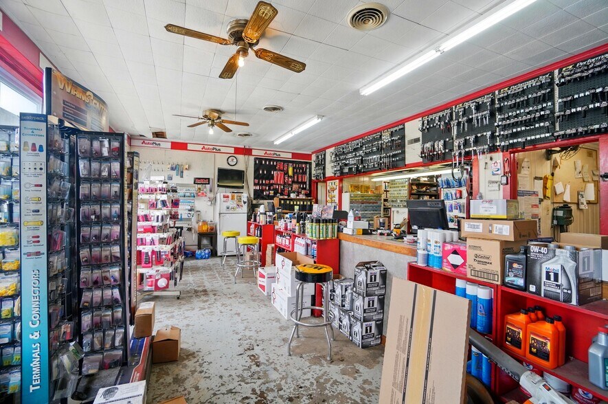 More Photos Of 315 W Morgan St, Monroe Auto Repair For Sale