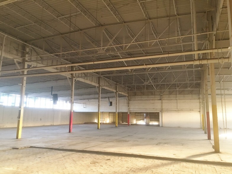 More Photos Of 2800-2822 Carroll Ave, Lynchburg Warehouse For Lease