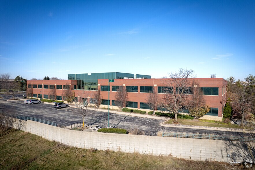 More Photos Of 400 N Lakeview Pky, Vernon Hills Office For Sale