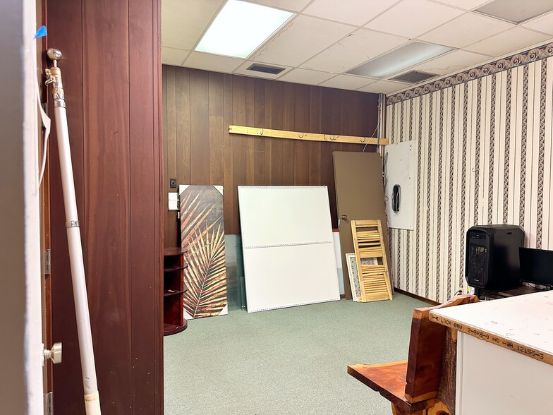 More Photos Of 105 N Main St, Atmore Office For Sale