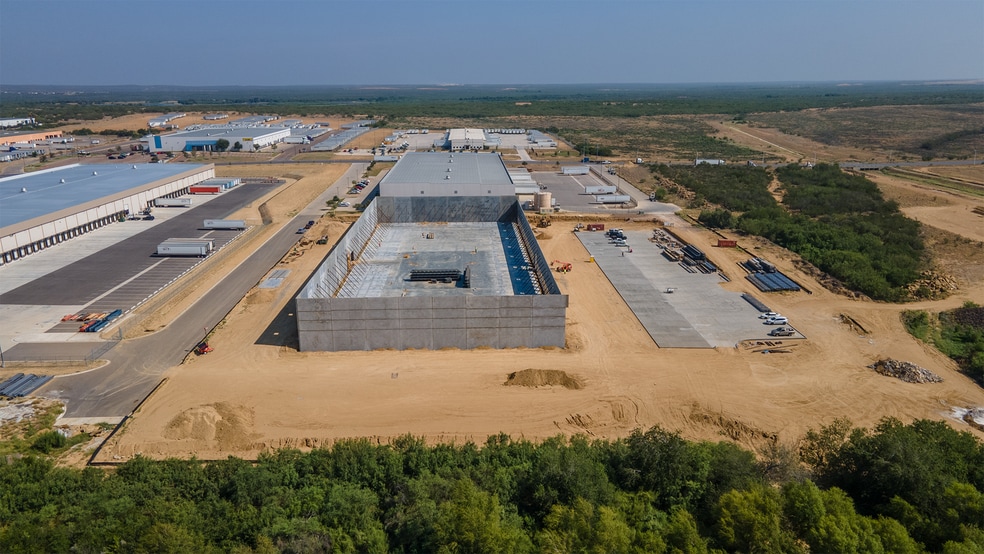 More Photos Of 9001 Killam Industial Blvd, Laredo Distribution For Lease