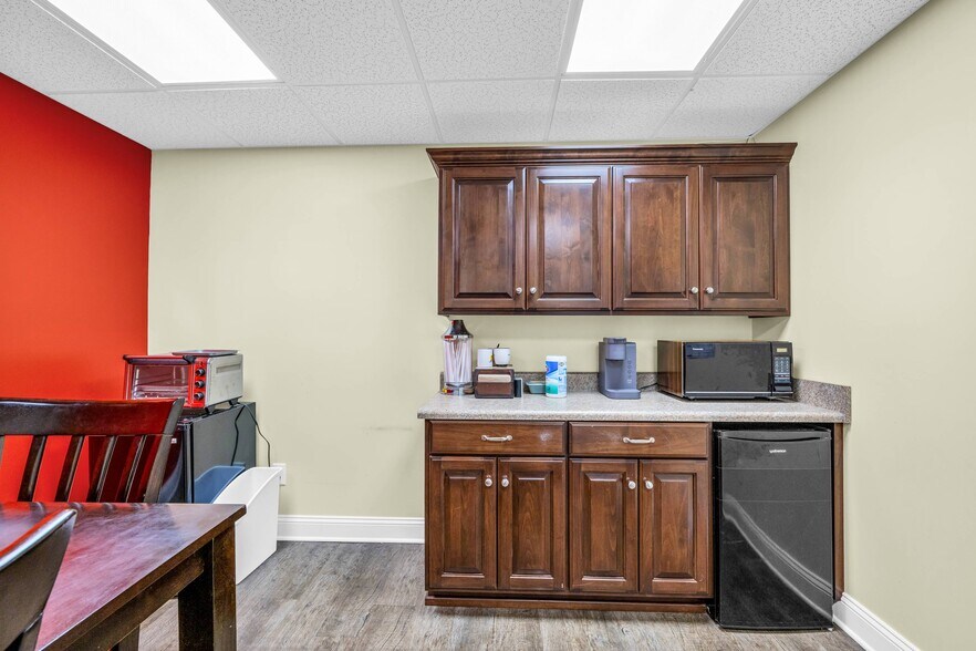 More Photos Of 24 Hartwell St, Royston Office For Sale