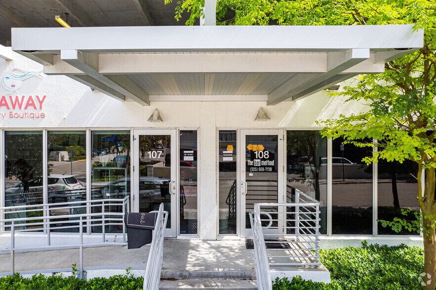 More Photos Of 5966 S Dixie Hwy, South Miami Loft Creative Space For Lease