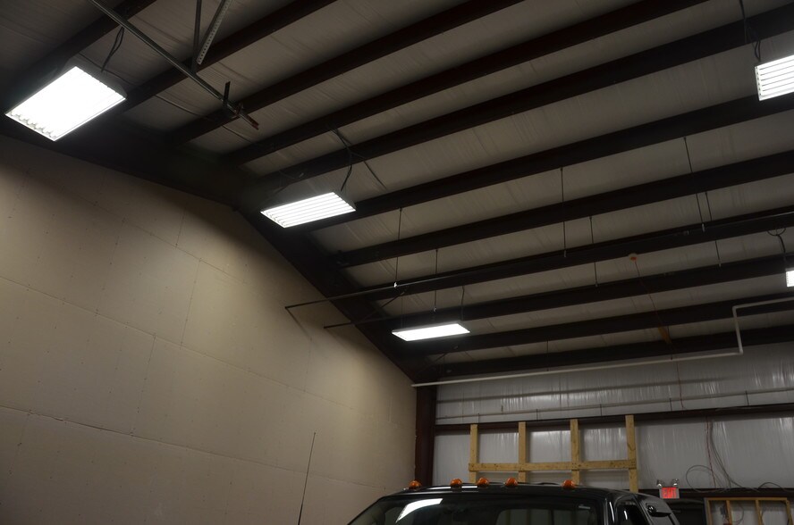 More Photos Of 175 Sterling St, Clinton Showroom For Sale