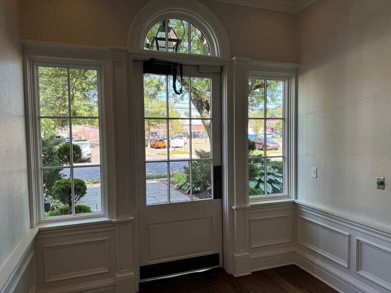 More Photos Of 17 Old Kings Hwy S, Darien Office For Lease