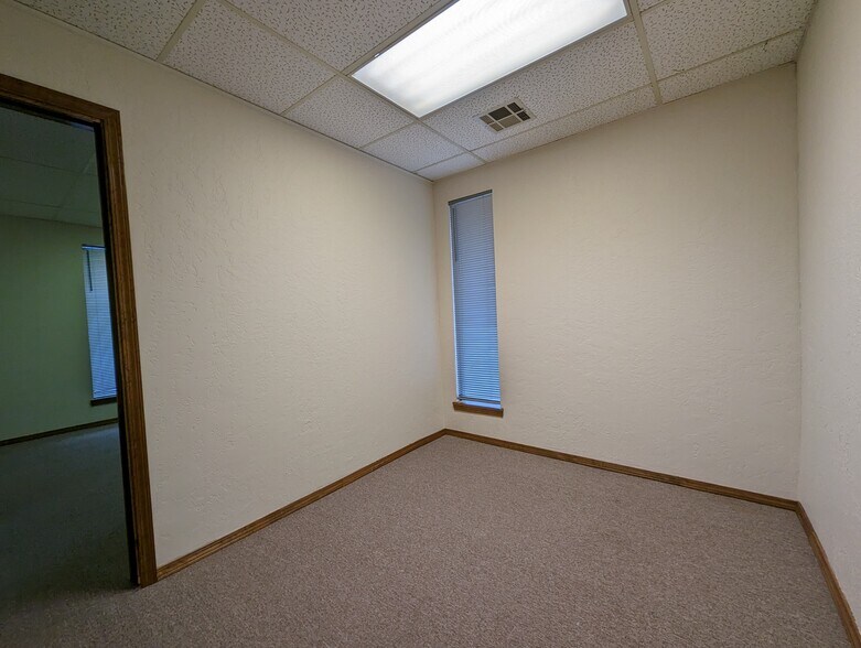 More Photos Of 1006 NW 47th St, Lawton Office For Sale