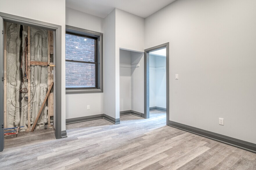More Photos Of 52 Barton St E, Hamilton Storefront Retail Residential For Sale