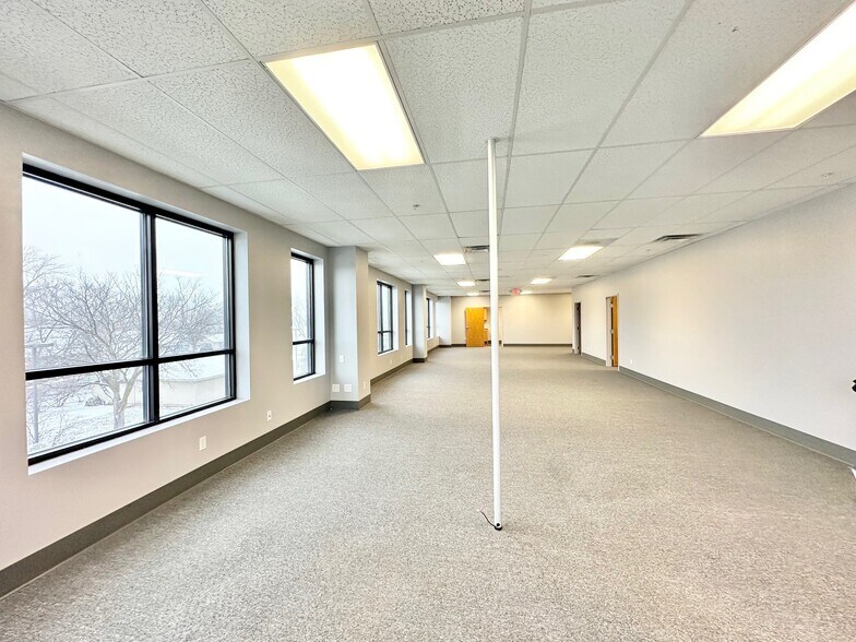 More Photos Of 425 Joliet St, Dyer Office For Sale