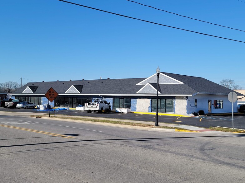 Primary Photo Of 9400 W Smith St, Yorktown Storefront Retail Residential For Lease