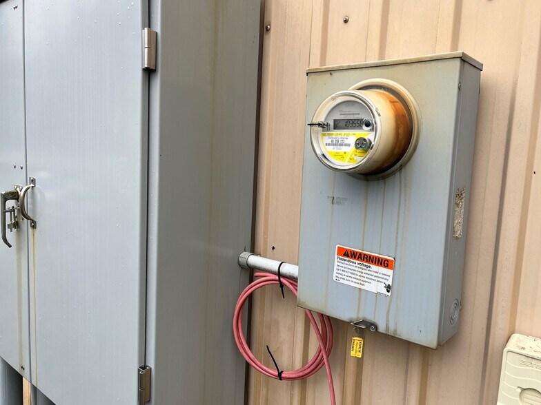 More Photos Of 404 S Park Dr, Kalkaska Warehouse For Lease