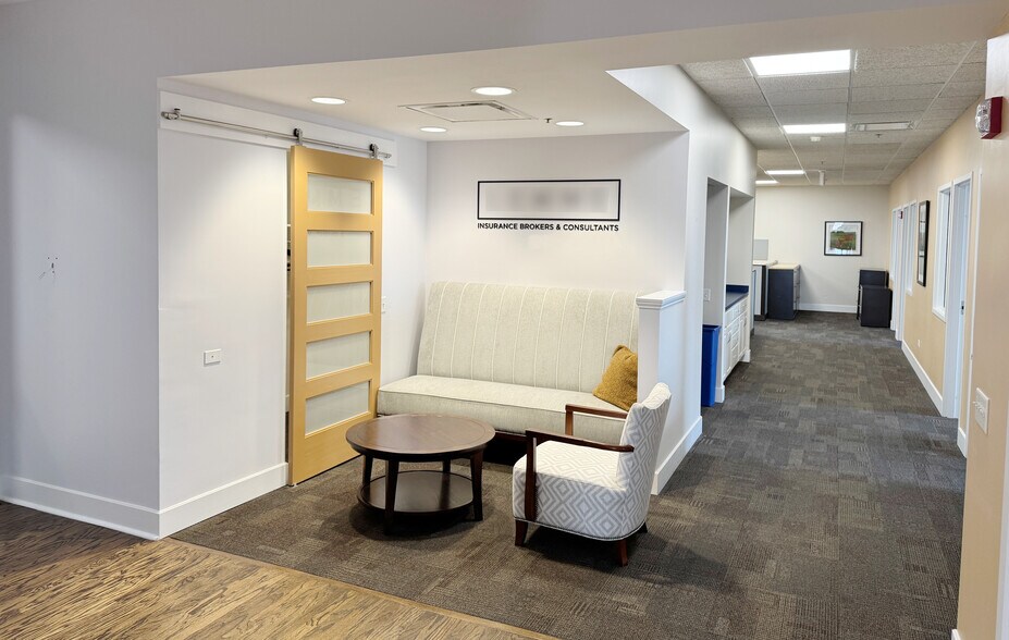 More Photos Of 111 - 115 W Campbell St, Arlington Heights Office For Lease